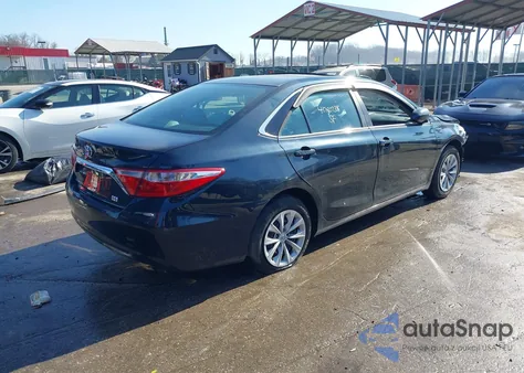 2015 Toyota Camry Hybrid Le z USA, uszkodzony, nr VIN 4T1BD1FK8FU172673
